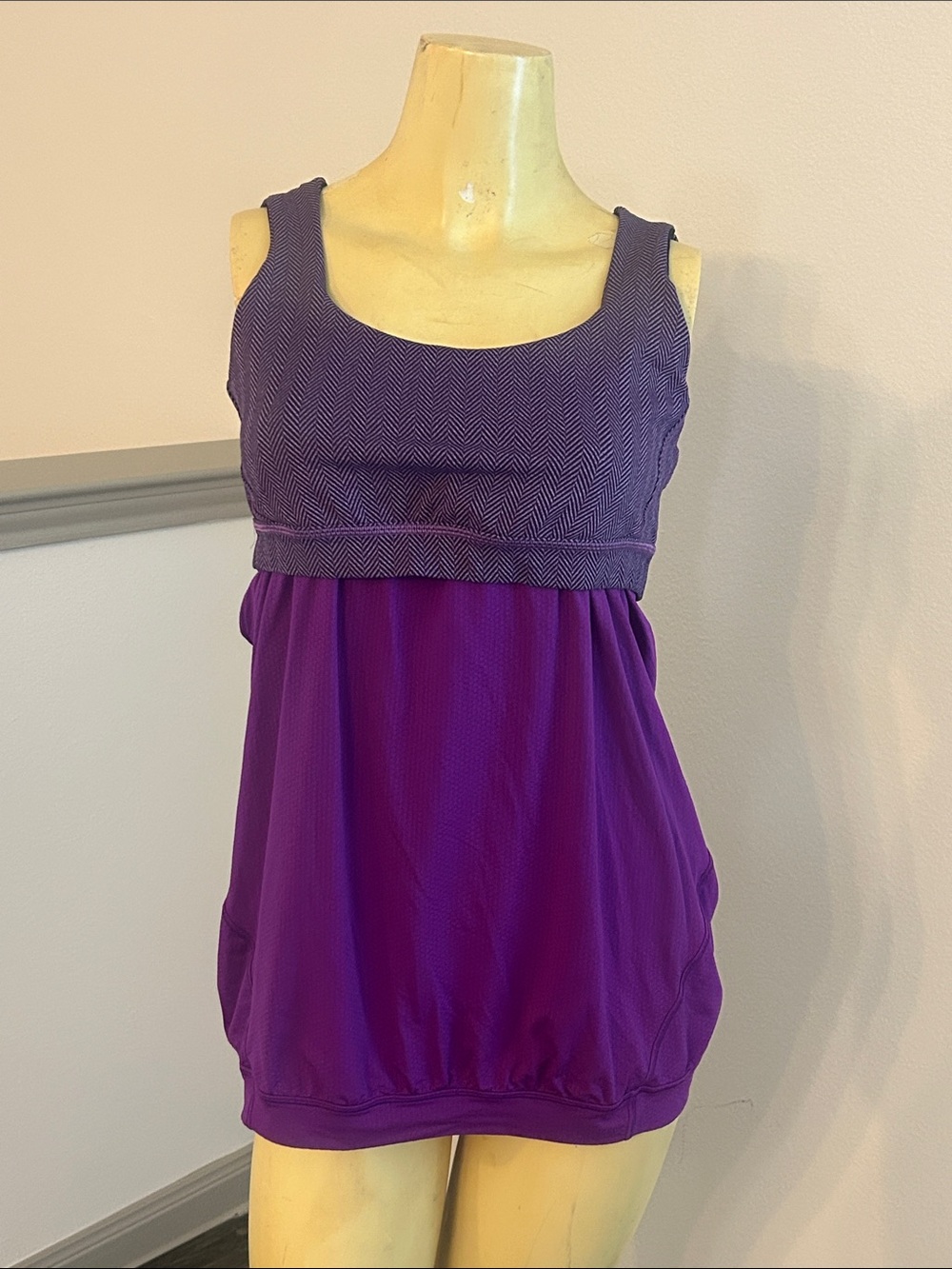 LULULEMON athletica Purple Scoop Neck Tank Top Sports Bra Size 12